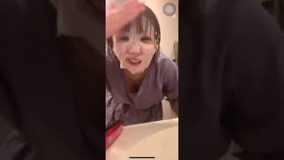 後ろのデカすぎる下着とその子の胸ちら