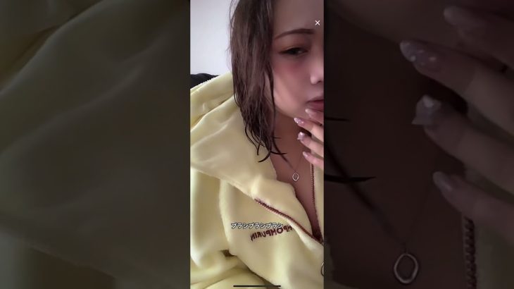 【ブラチラ】谷間が…