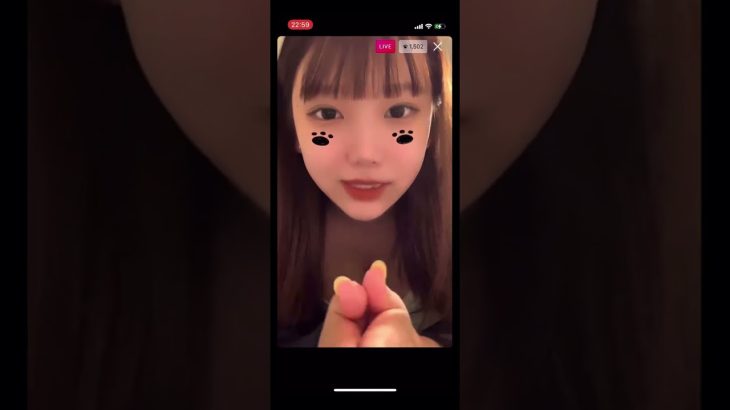 現役女子高校生　乳◯ギリギリ　胸チラ　エロ