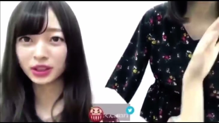 山下美月 胸チラ