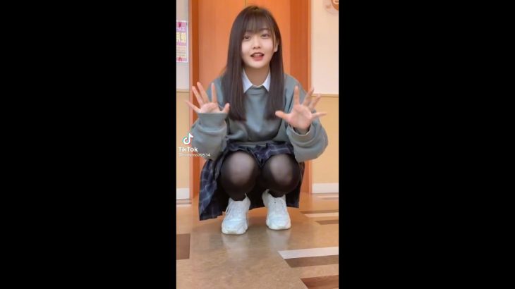 【JKパンチラ】見える見えない？