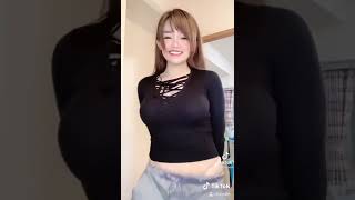 TikTok 堀ジーンが腰からパンチラしながら腰を振る①