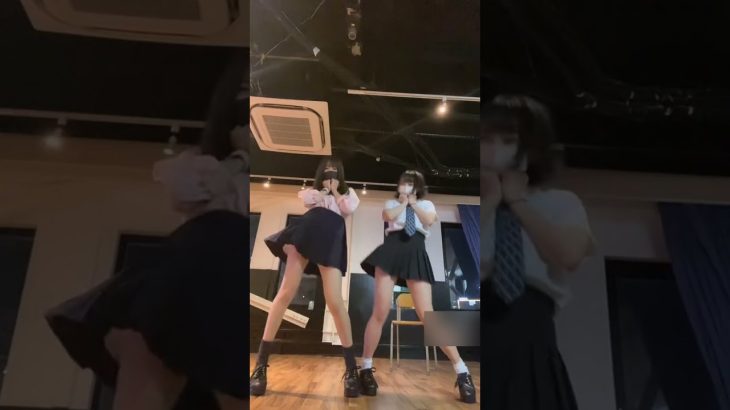 【TikTok】左の子のパンツ見えた人イイネして♡( ¨̮ )ﾎﾟﾁｯ  #TikTok#shorts#ダンス#シンクロ##双子ダンス#パンツ#JK#女子高生#かわいい#エロい#おかず#おすすめ