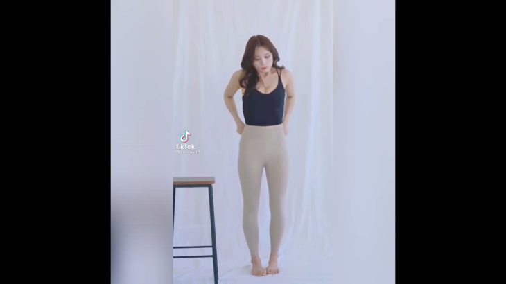 tiktok【エロ】スケスケタイツでパンチラしてるjk！セックスしたくなる#short
