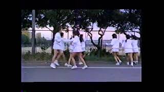 昭和のパンチラ。女子集団挑発パンツ攻撃